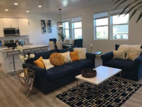 Deluxe Classy TownHouse With 2 car Garage, Work or Family!